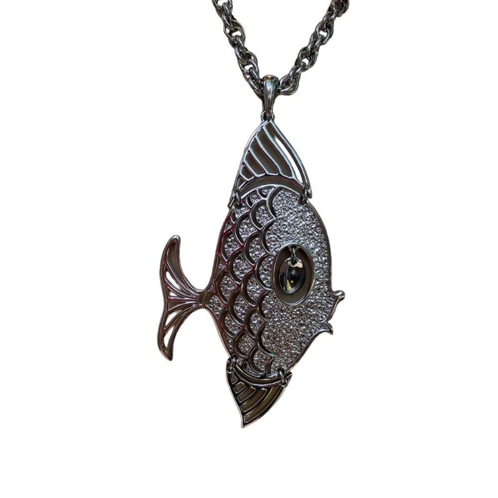 Vintage Articulated Fish Pendent Fins & Eye Move 18” Chain Fashion Jewelry - Picture 2 of 10